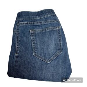 Cello pull on jeans size small distressing on the front flare legs no pockets